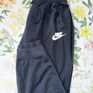 Nike sweats with pockets and tie waist